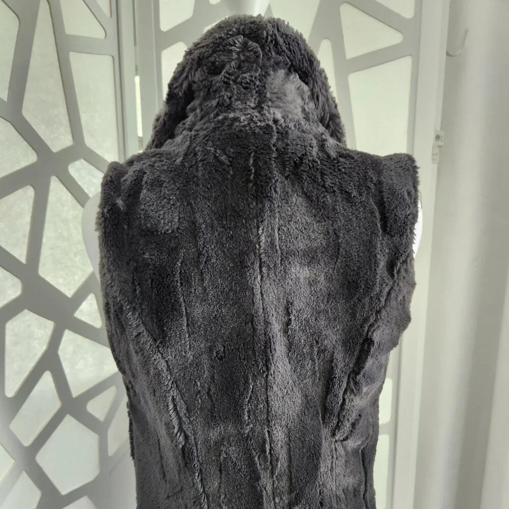 Faux Fur Vest - Dark Grey Beautiful Large Collar - Picture 5 of 10